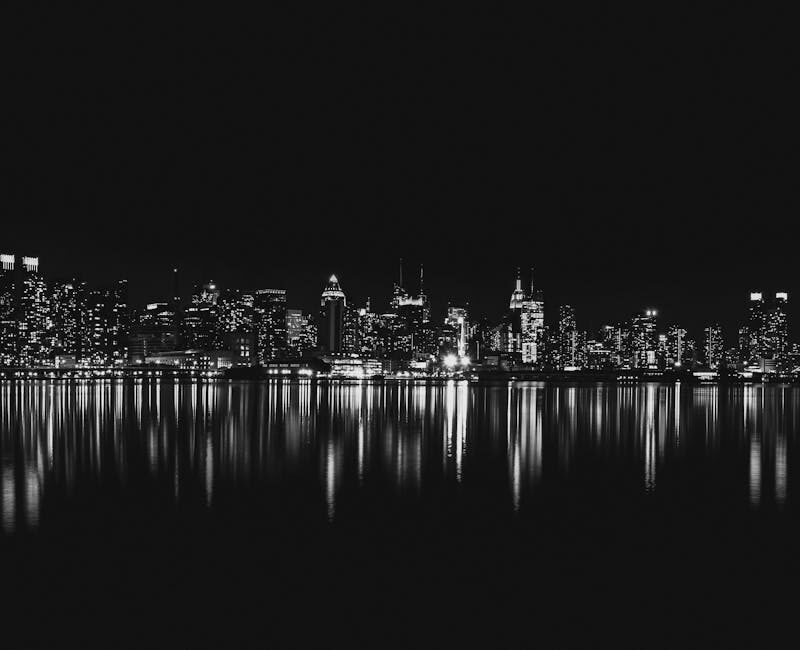 City Architecture - Captivating black and white view of New York Cit #3980364