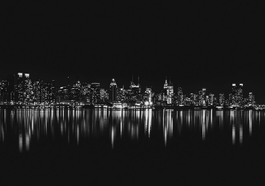 City Architecture - Captivating black and white view of New York Cit #3980364